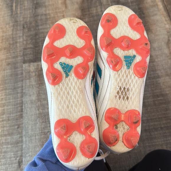 Youth soccer cleats - Picture 2 of 4